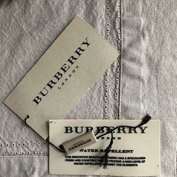 Burberry women’s Estelle Raincoat sz 10 - Picture 1 of 7